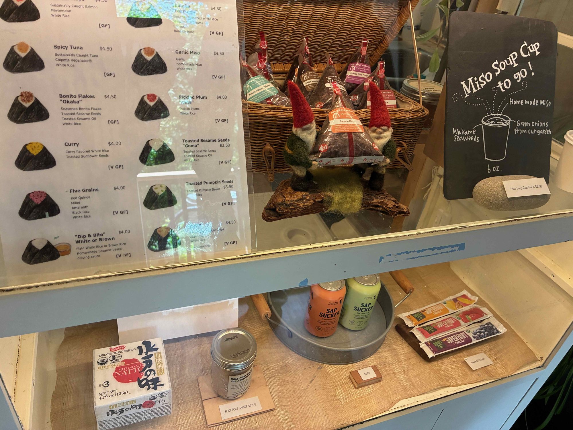 お店の中の陳列とかわいい雑貨