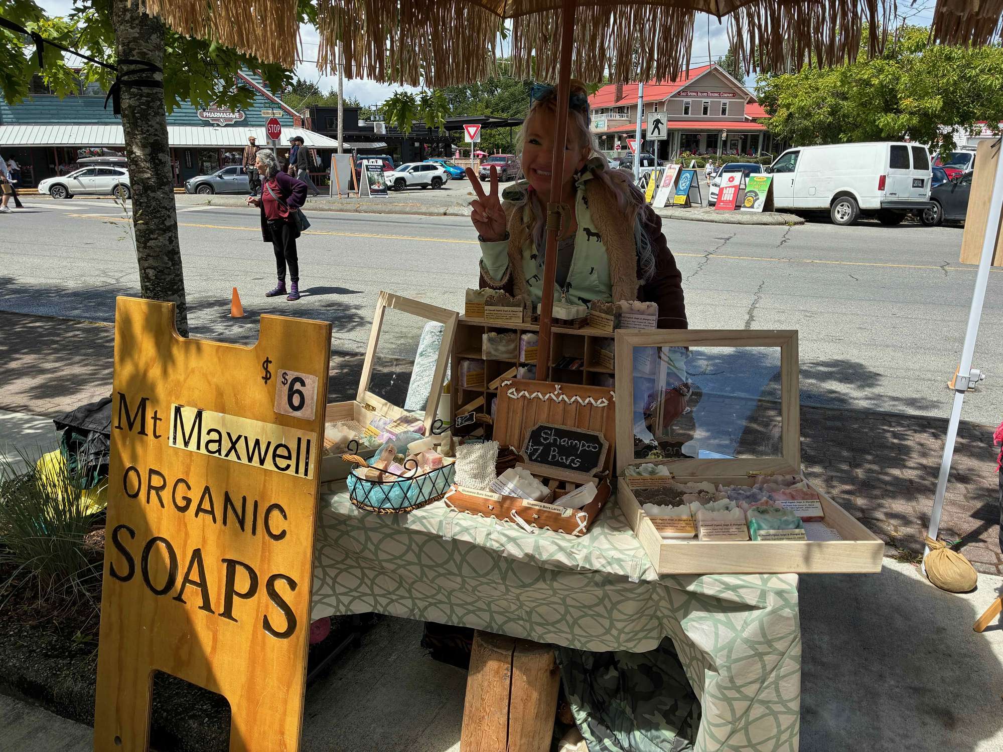 Mt. Maxwell Organic Soapsのカラフルな石鹸店