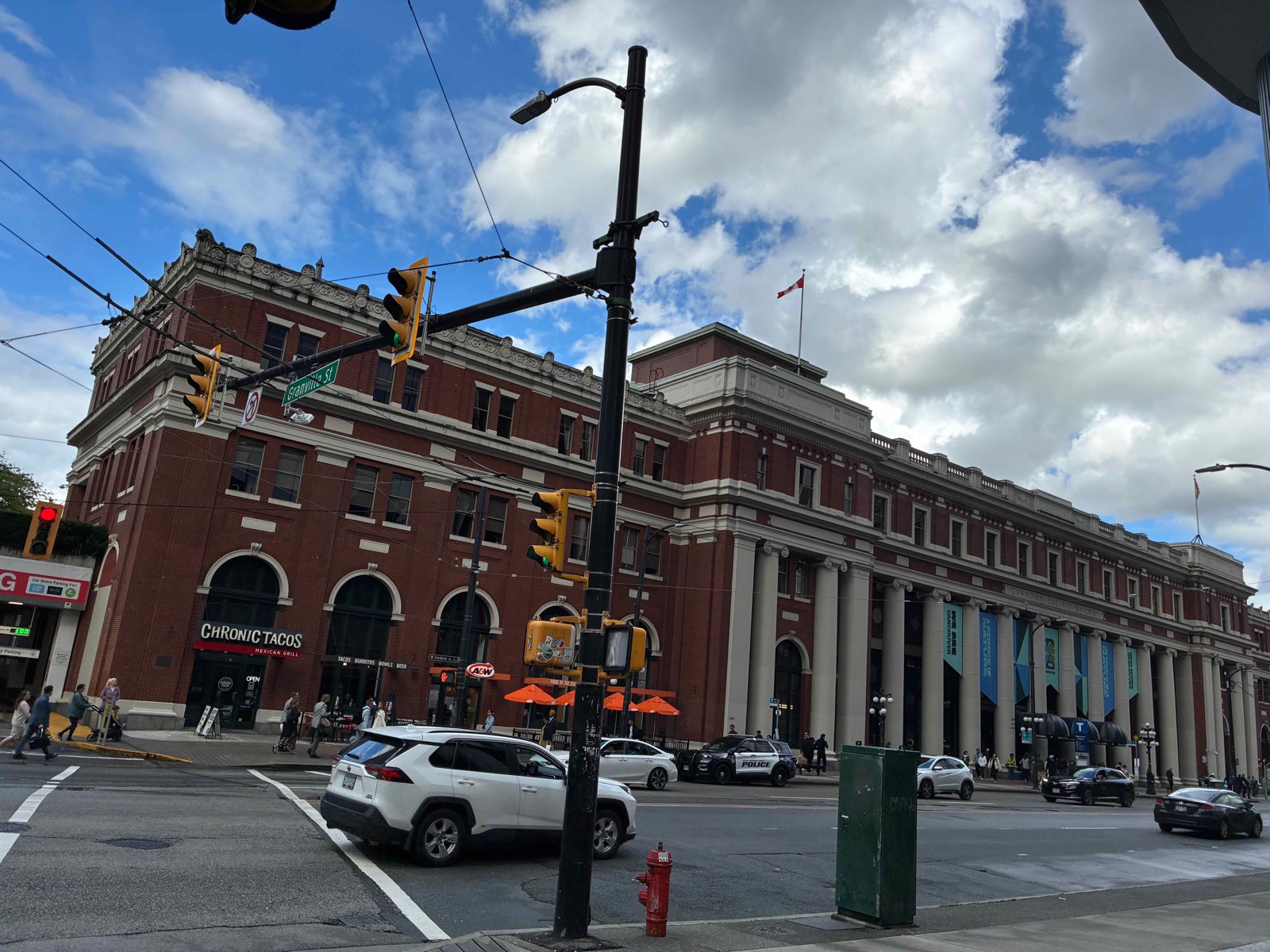 1914年建造のバンクーバー・ウォーターフロント駅の歴史ある駅舎